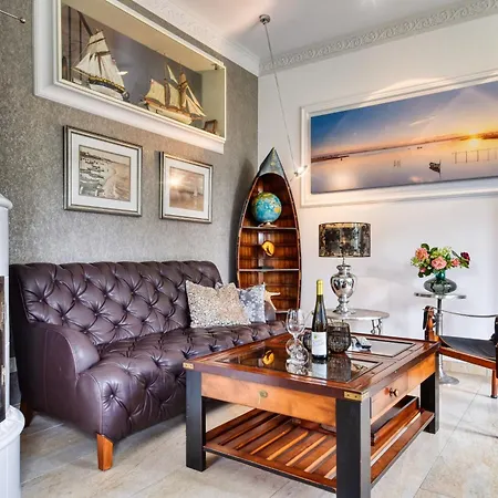 Classic Im Kapitaens Hus Ruegen Holiday home Putbus