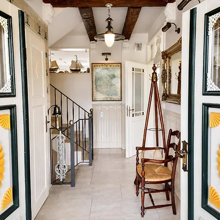 Classic Im Kapitaens Hus Ruegen 펜션 *